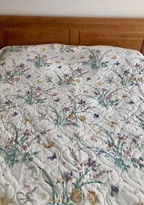 Large Lightweight Vintage King Size  White  Multicolor   Iris Floral Quilted Bed