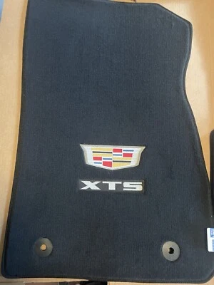 Juego de 2 alfombrillas con logotipo gris carbón Cadillac XTS 2017-2019 Foto 1 de 4