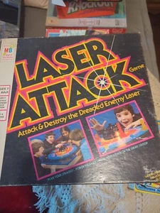 GIOCO DA TAVOLO ATTACCO LASER 1978 IN SCATOLA COMPLETO FUNZIONANTE - Foto 1 di 3