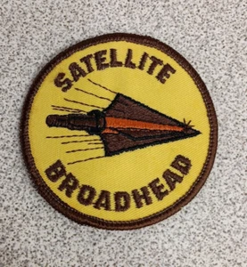 Vintage Genuine Satellite Broadhead Archery Arrow Head Cloth Sew on Patch 3" NOS - Picture 1 of 3