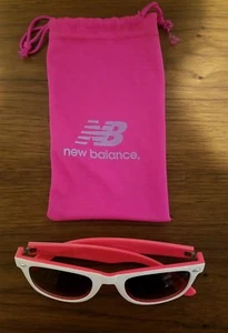 Markenlose Kinder Sonnenbrille mit New Balance Staubbeutel Sommer Accessoire - Bild 1 von 4