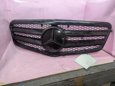 Grille 212 Type Sedan E63 Upper Fits 10-13 MERCEDES E-CLASS , 2128801183 - Image 1 of 4