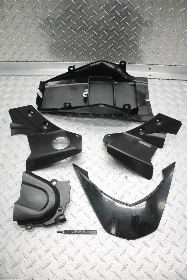 KTM 690 DUKE 2016 bandeja de batería inferior y juego de carenado Foto 1 de 4