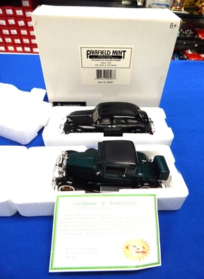 Signature Models 1930 Hudson Green & 1936 Chrysler Airflow Black Die-Cast #32507 - Image 1 of 4