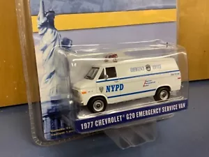Chevrolet G20 1977 camioneta de servicio de emergencia policía Greenlight Hot Pursuit 1/64 policía de Nueva York - Imagen 1 de 3