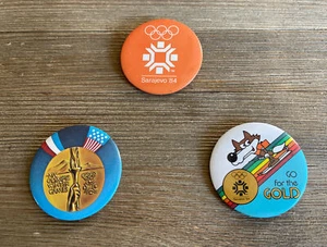 Olympische Spiele Sarajevo 1984 Metall Abzeichen Pins Buttons - 3 Stück - Bild 1 von 5