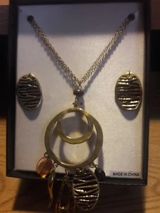 Juego de Collares y Pendientes Estilo Gancho Pendientes Perforados en Caja Original - Imagen 1 de 4