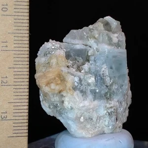 Beryl var Aquamarine natural crystal cluster on Albite matrix specimen 174ct - Picture 1 of 8
