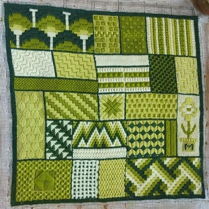 Vintage MCM Crewel ricamo rifinito modello mod zig zag verde avocado - Foto 1 di 8