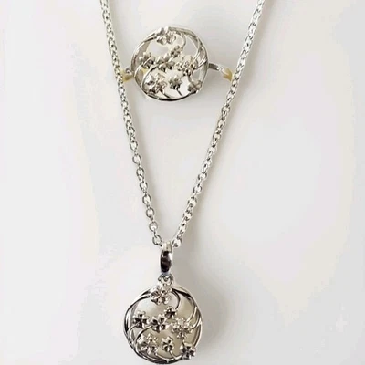 Juego de anillos y colgantes de plata de ley con diseño de trébol de la suerte acentuados con diamantes Foto 1 de 4