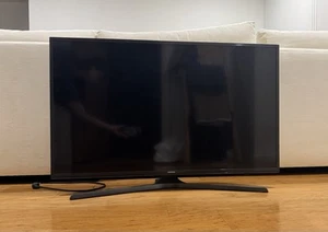 Samsung UHDTV 40” 4K Smart TV - Picture 1 of 4