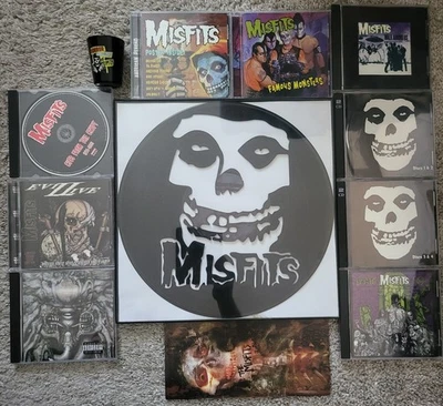 Misfits/Danzig Lot: 11 CDs (Incl. Boxset CDs) + Shot Glass, Booklet, & Wall Art Foto 1 de 4