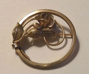 Kara Jewelry PIN ROSE IN CIRCLE Signed on Reverse 1970s - Picture 1 of 2