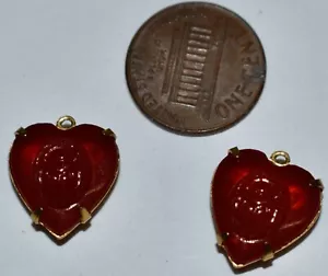 VINTAGE 2 CARNELIAN GLASS WITH SCARAB. HEARTS BEAD PENDANTS in BRASS 15mm HEARTS - Picture 1 of 2