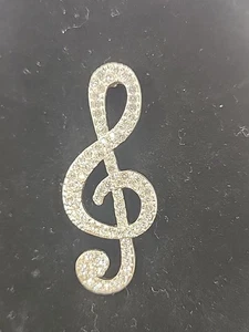GEBRAUCHTER ANHÄNGER KRISTALL STRASS STEINE RENNSCHLÜSSEL MUSIK SYMBOL 2,5" - Bild 1 von 6