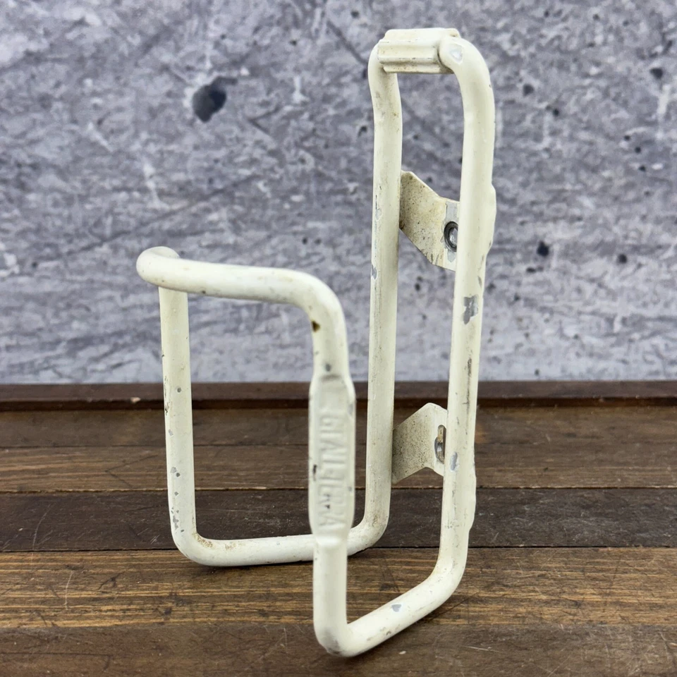 Jaula para botellas de agua GT All-Terra vintage blanca años 90 MTB ATB aleación Foto 1 de 4