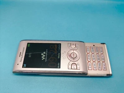 Sony Ericsson Walkman W595 Pink Unlocked  Mobile Slider Phone - Image 1 of 4