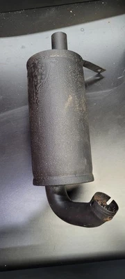 OEM JOHN DEERE 140 MUFFLER - AM31267 USED - Image 1 of 4