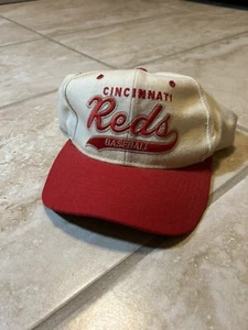 Vintage 90s Starter Cincinnati Reds Baseball Wool Script Tail Sweep Snapback Hat - Picture 1 of 8