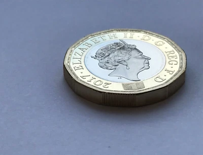 Simply Coins~ 2017 PROOF ONE 1 POUND Coin RARE LEFTIE LEFTY coin - Image 1 of 4