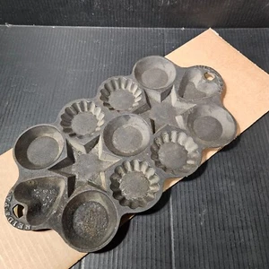 Antique REIDS Cast Iron STARS HEARTS Fluted BISCUIT MUFFIN PAN PAT. July 1871 - Picture 1 of 6