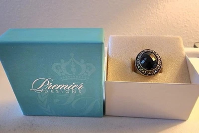 Anillo Premier Designs "Corbata Negra" Hemitita y Cristal Negro, Talla 6, Como Nuevo Foto 1 de 4