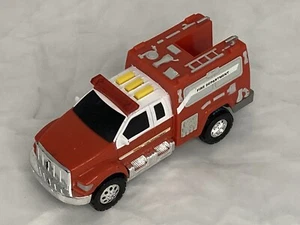 Preowned ,TONKA, RED FIRE TRUCK 3 SOUND EFFECTS, PLASTIC, NO DINGS VERY GOOD - Picture 1 of 6