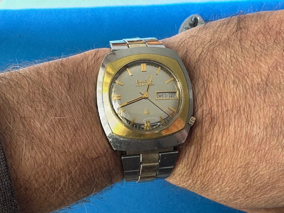 Rarissimo Bulova Accutron cal. 2182 perfettamente funzionante acciaio lamin. oro - Immagine 1 di 4