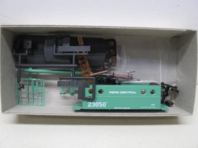 BOWSER # 54019 ~ PENN CENTRAL N-5c CABOOSE # 23050 ~ HO SCALE - Image 1 of 2