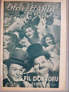 Laurel Hardy + Jeunes filles en Détresse Middle East Magazine Poster 1939 - Picture 1 of 2