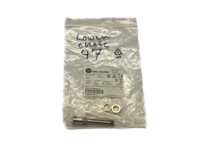 NEW IN BAG Allen Bradley 5-30VDC 3mm Range 3-Pin Proximity Sensor 872C-D3NP8-D4 - Image 1 of 4