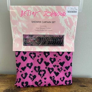 New Betsey Johnson Pink Leopard Black Heart Cute Fabric Shower Curtain Set Hooks - Picture 1 of 3