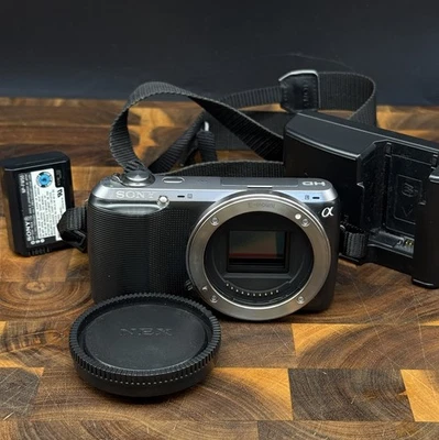 Corpo da câmera sem espelho Sony NEX-C3 prata, 16MP APENAS 22k CONTAGEM DO OBTURADOR - Imagem 1 de 4