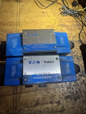 Válvula piloto Eaton DG4S4-016C-B-60 Foto 1 de 3