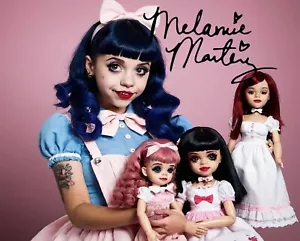 Melanie Martinez signiertes Autogramm 10x8 Zoll FOTO Geschenk Vordruck - Portale - Bild 1 von 2