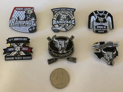LOTE DE SEIS (6) ALFILERES DE SOLAPA PORTA BOLETOS DE TEMPORADA DE HOCKEY AHL SAN ANTONIO RAMPAGE Foto 1 de 4