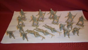 LOT OF 18 ORIGINAL 1960S MPC WORLD WAR II TAN 54MM SP JAPANESE SOLDIERS - Picture 1 of 5