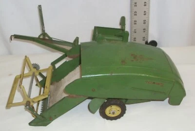 ERTL ESKA JOHN DEERE 12A COMBINE 1:16 MODEL FARM TOY IN STEEL - Image 1 of 4