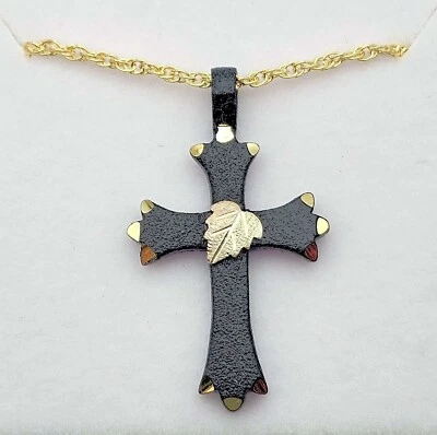 Colgante Cruz Black Hills Oro Negro Recubierto de Polvo con Oro 10K - ENVÍO RÁPIDO Foto 1 de 2