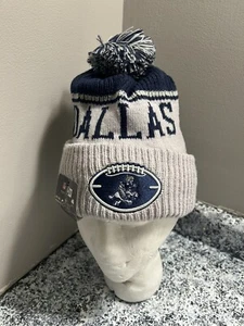 NFL NEW ERA DALLAS COWBOYS BERRETTO POM INVERNALE IN MAGLIA TAGLIA UNICA - Foto 1 di 5