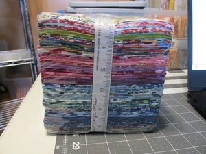 MODA COMMING UP ROSES 34 FAT QUARTERS 39780AB - Picture 1 of 3