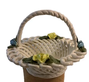 Piccolo cesto vintage in porcellana intrecciata rose applicate no - Foto 1 di 5