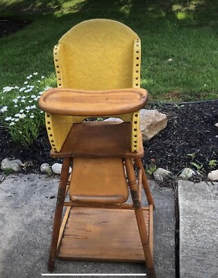 Trona de madera vintage para bebé con respaldo de vinilo y bandeja Foto 1 de 2
