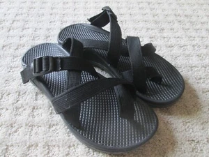 Schwarze Chaco Damen-Sandalen mit offenem Absatz W7 Schuhe mit Zehenschlaufe Slipper - Bild 1 von 4
