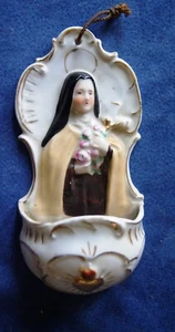 BENITIER de SAINTE THERESE DE LISIEUX en Céramique - Foto 1 di 3