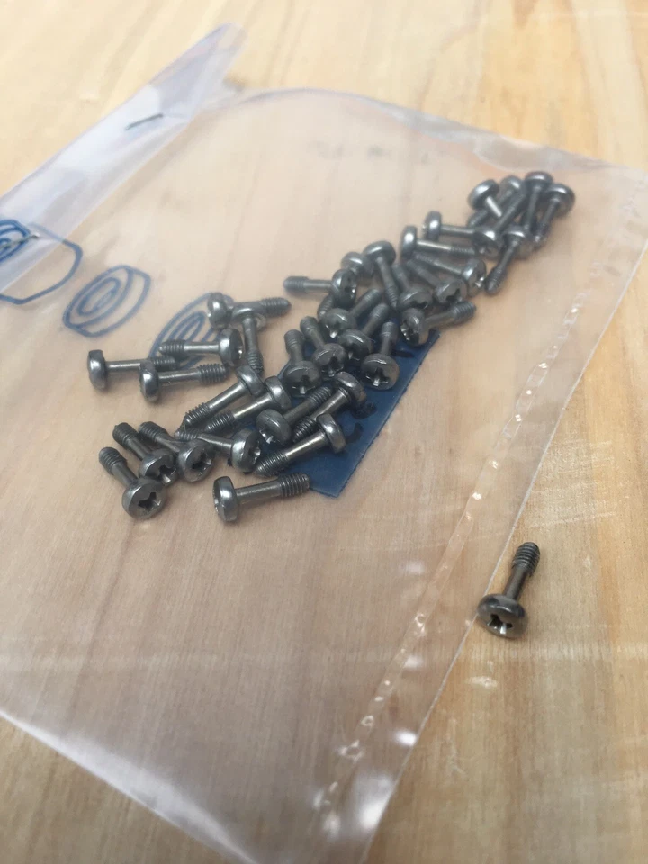 VITE ACCIAIO INOX M2,5X8,7 TESTA CILINDRICA BOMBATA IMPRONTA STELLA PH1 35PZ. - Immagine 1 di 1