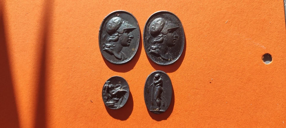 Lot De 4 Appliques De Meuble Ou Médaille Anciens  Personnages Greco Romains - Photo 1/1