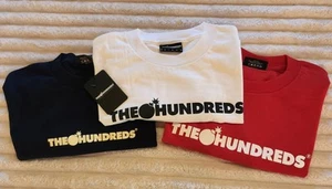 3 Bobby The Hundreds Logo T-Shirts rot-weiß-marineblau-doppelseitig-klein-NEU- - Bild 1 von 13