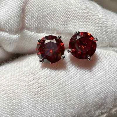 Orecchini da donna in argento sterling 925 con perno in rubino creato in labo... - Immagine 1 di 4