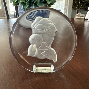 Estatuilla pisapapeles cristal vintage Danbury Mint día de la madre 1978 mamá y bebé - Imagen 1 de 4